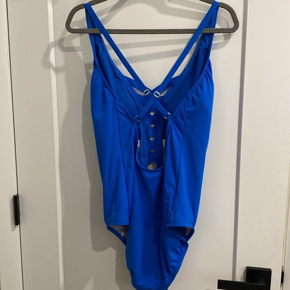 Bleu Rod Beattie Plus Basket Weave Strappy V-Neck One-Piece Swimsuit (18W) - Picture 5 of 5